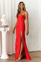Dear Emilia Amazing The Crowd Maxi Dress Red